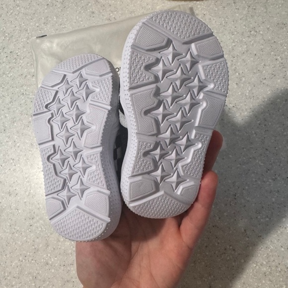 Black & white checkered baby sock shoes - Picture 4 of 6